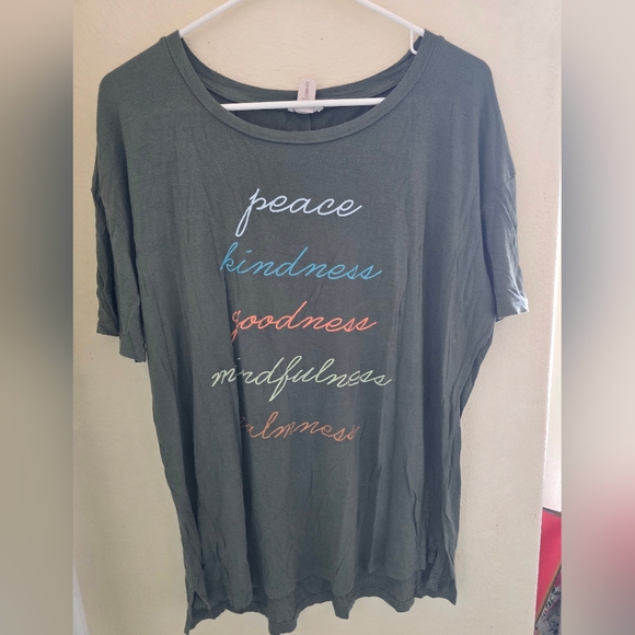 Ambrielle Other - Ambrielle Gray Sleep Shirt Size L Positive Graphic